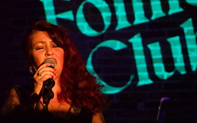 Rona Hartner on t’aime